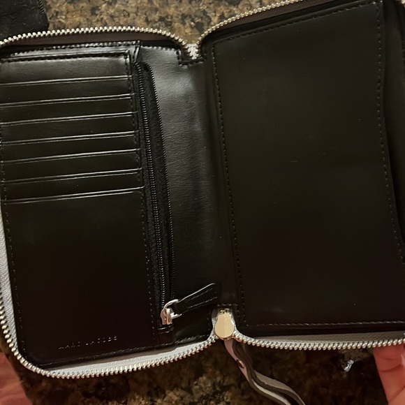 Marc Jacobs wristlet wallet - Picture 2 of 3